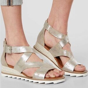 Diba True Qu Aint Gold Metallic Leather Sandals Size 13 Women NEW